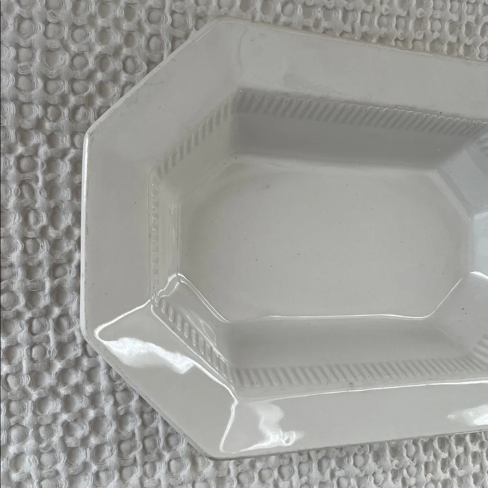 INDEPENDENCE IRONSTONE Vintage White Farmhouse Vegetable Serving Dish 9” x 6”
